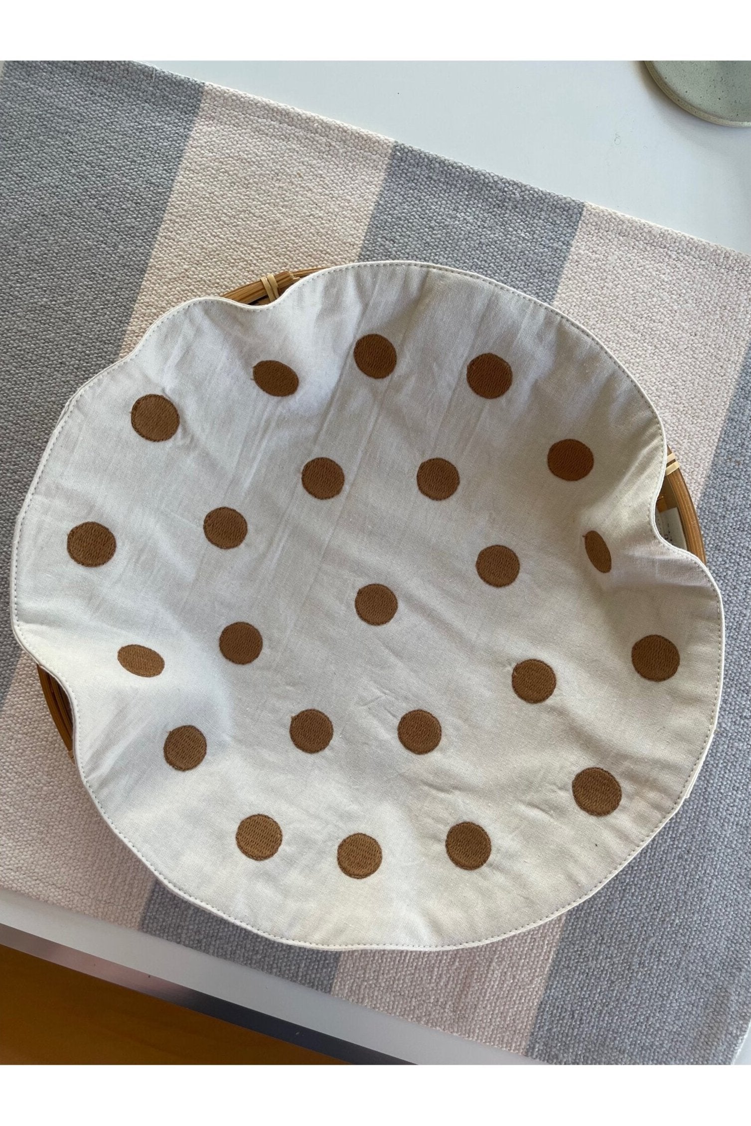Jou Embroidery serviet til brødkurv - Brown dots